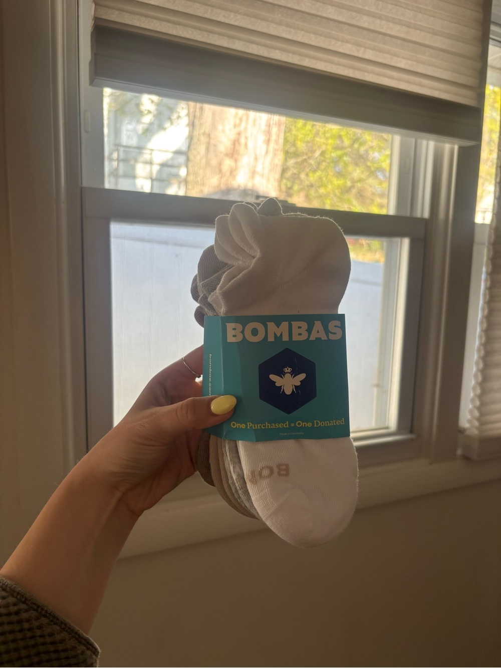 Bombas Ankle Socks – 4 Pack – White, Cream, Gray, Brown – Size Medium – NWT